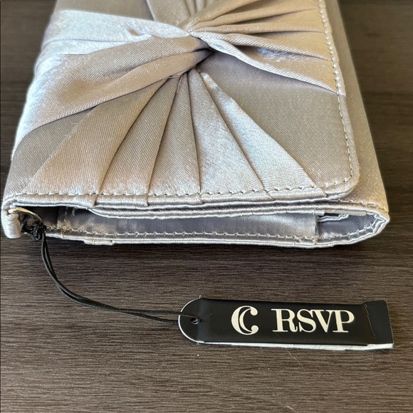RSVP Silver Wristlet Evening Purse with Removable‎ Silver Chain Strap NWT - Picture 4 of 9